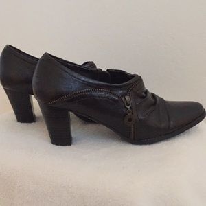 EUC Dressbarn Dark Brown Faux Leather Ankle Booties | Size 8.5